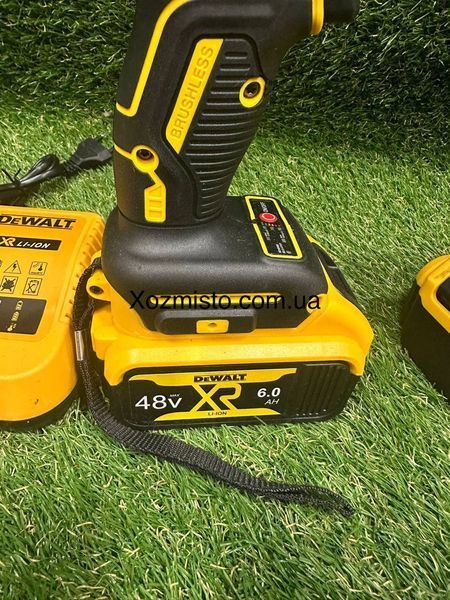 Аккумуляторный гайковерт DeWalt 850Hm бес кейсу