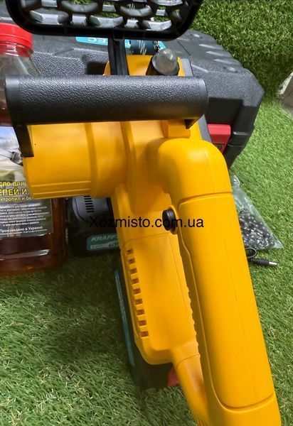 Аккумуляторная пила 12 дюймов Krafftec Германия [52V 6Ah / 2500 Вт ] с автоматической смазкой желтая В подарок - цепь и масло