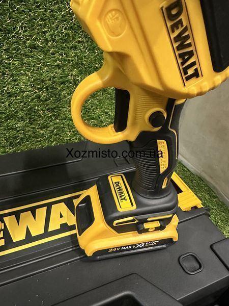 Комплект DeWalt 24V Пила DCM160N та Секатор DCMPP540P1 &ndash; Максимум функціональності для садових робіт